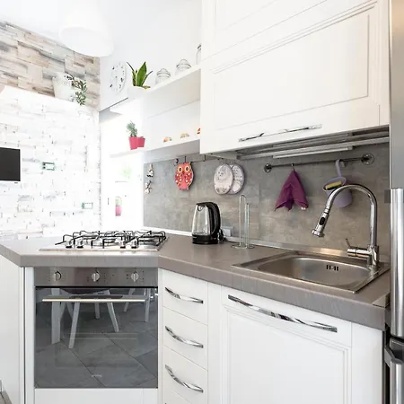 Daire Appia Purple Terrace In